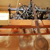 Gli ingranaggi dell'antico orologio da torre, perfettamente funzionanti fino a qualche anno fa. Adesso il pendolo e l'orologio funzionano con un sistema elettrico, pi� economico e pratico